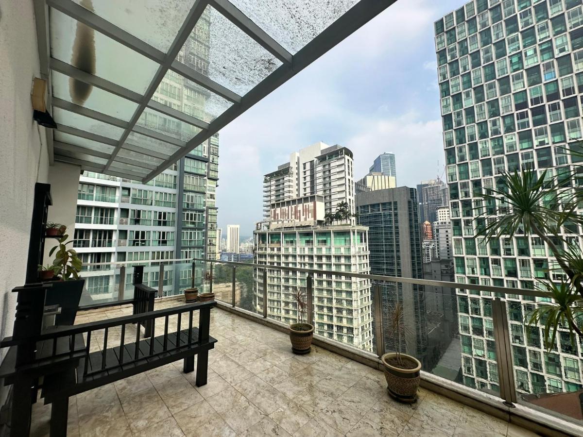 Klcc Suites By Nhb Kuala Lumpur Exterior foto