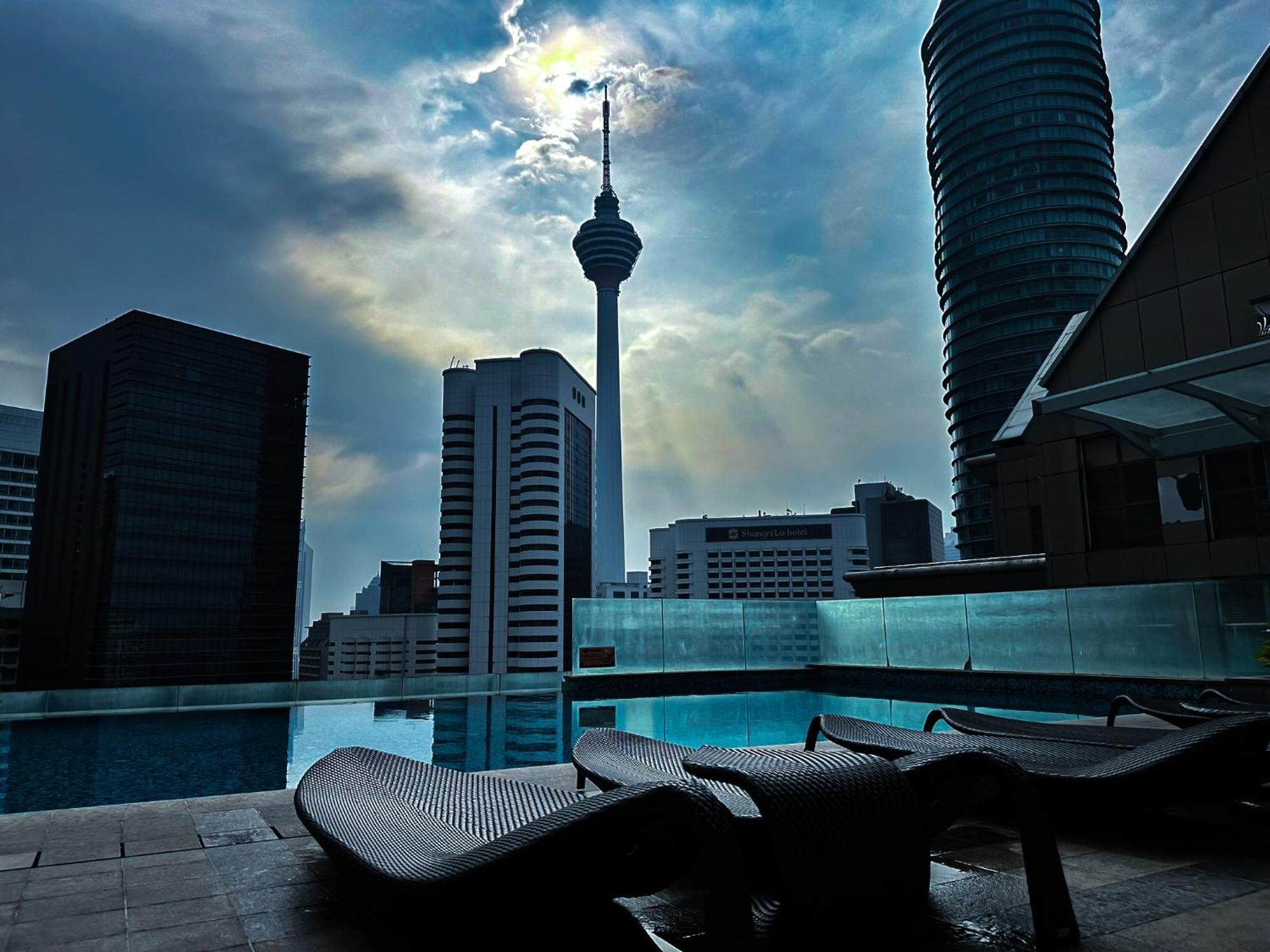 Klcc Suites By Nhb Kuala Lumpur Exterior foto